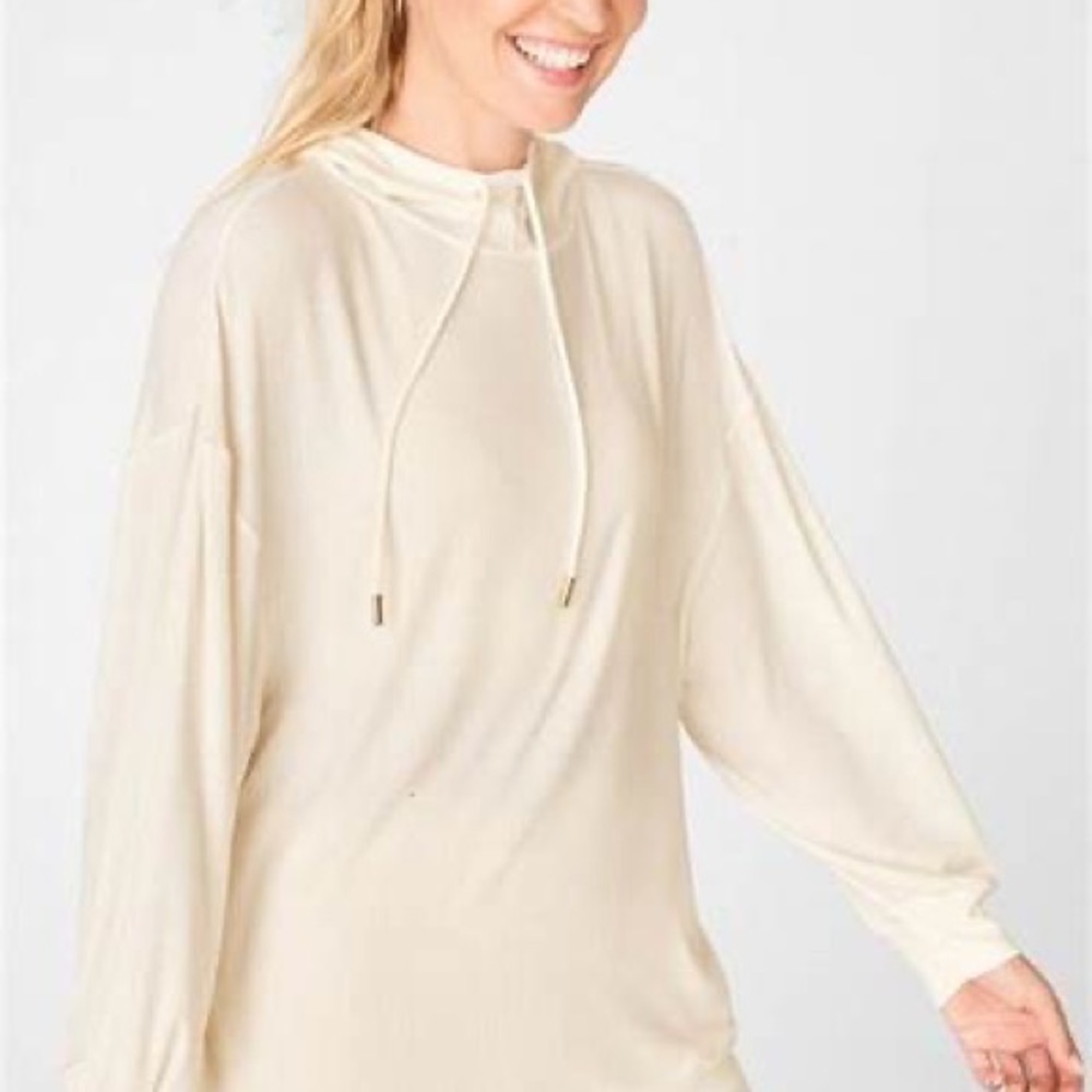 FABLETICS cream rib top with hood size: small BNWT perfect condition